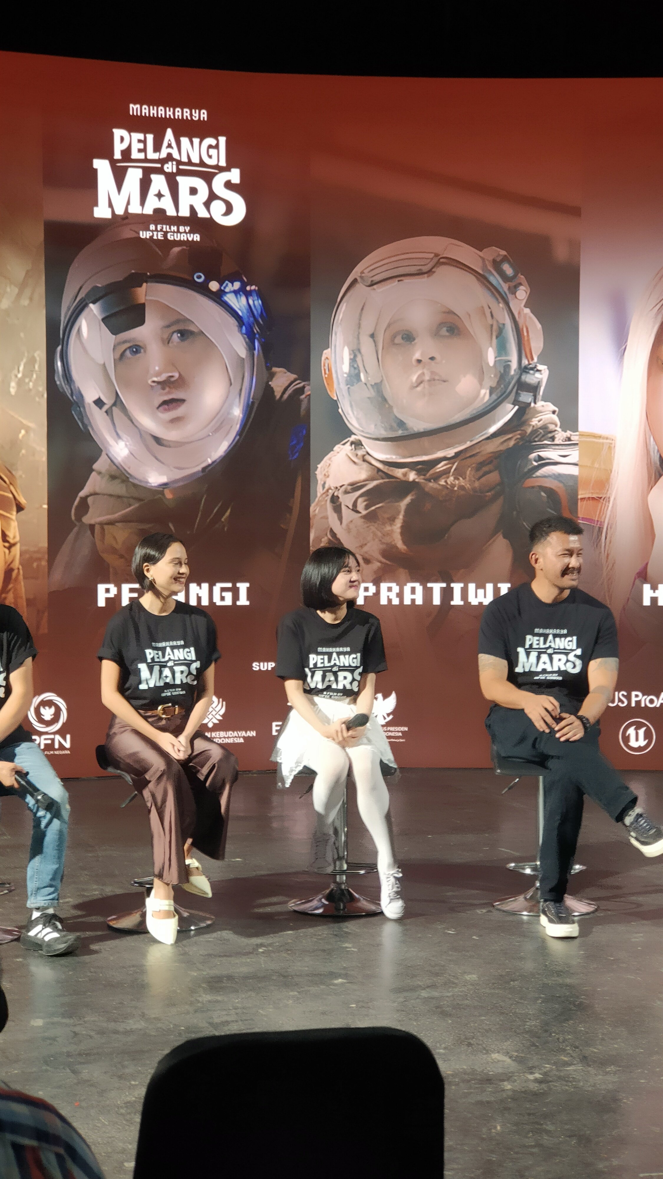 Lutesha, Messi dan Rio Dewanto jadi pemeran di film 'Pelangi Di Mars' [Twitter]